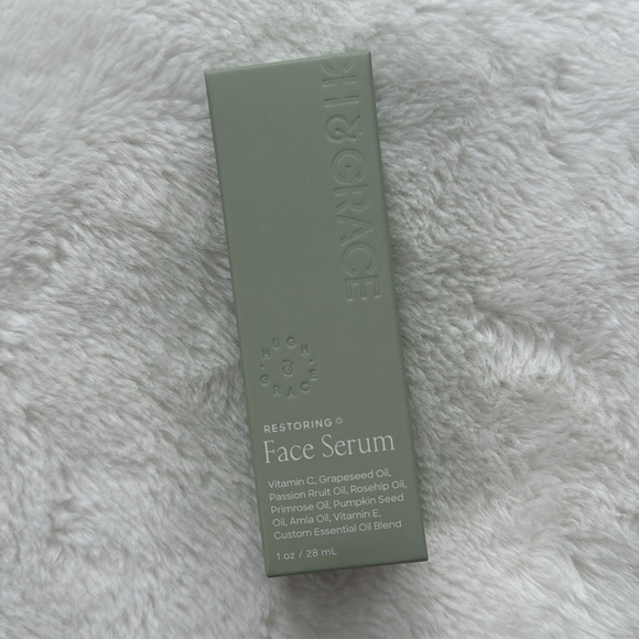 Hugh & Grace Restoring Face Serum - Picture 3 of 4
